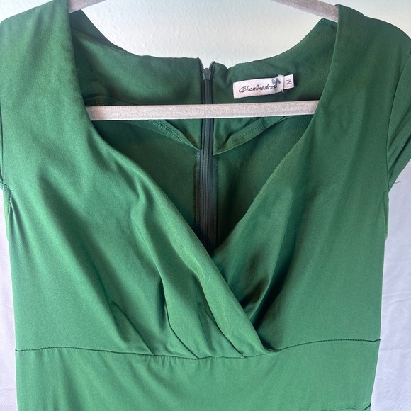 Cbonfinedress Women Solid Cap Sleeve V Neck Fit Flare Midi Dress Green Size M - Picture 11 of 12